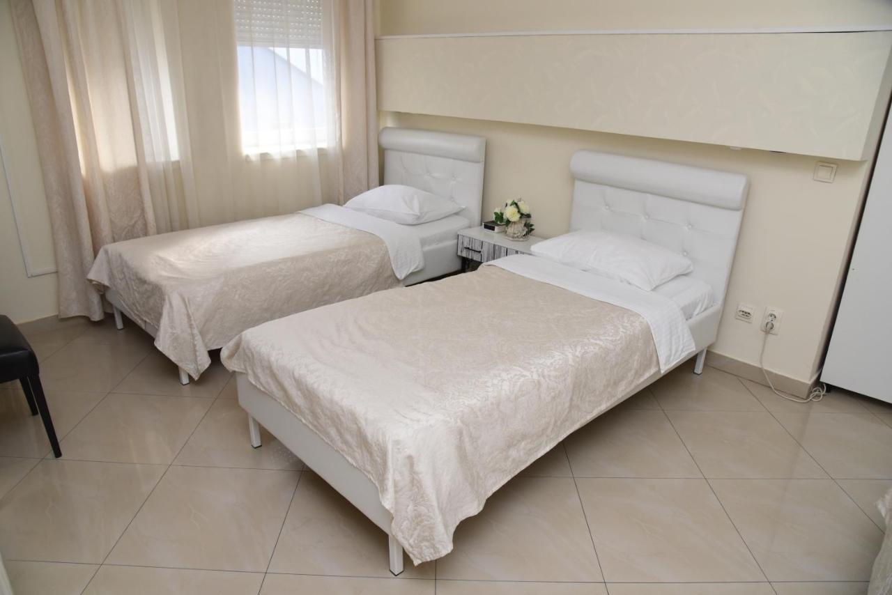 Garni Hotel Dash โนวีซาด ภายนอก รูปภาพ