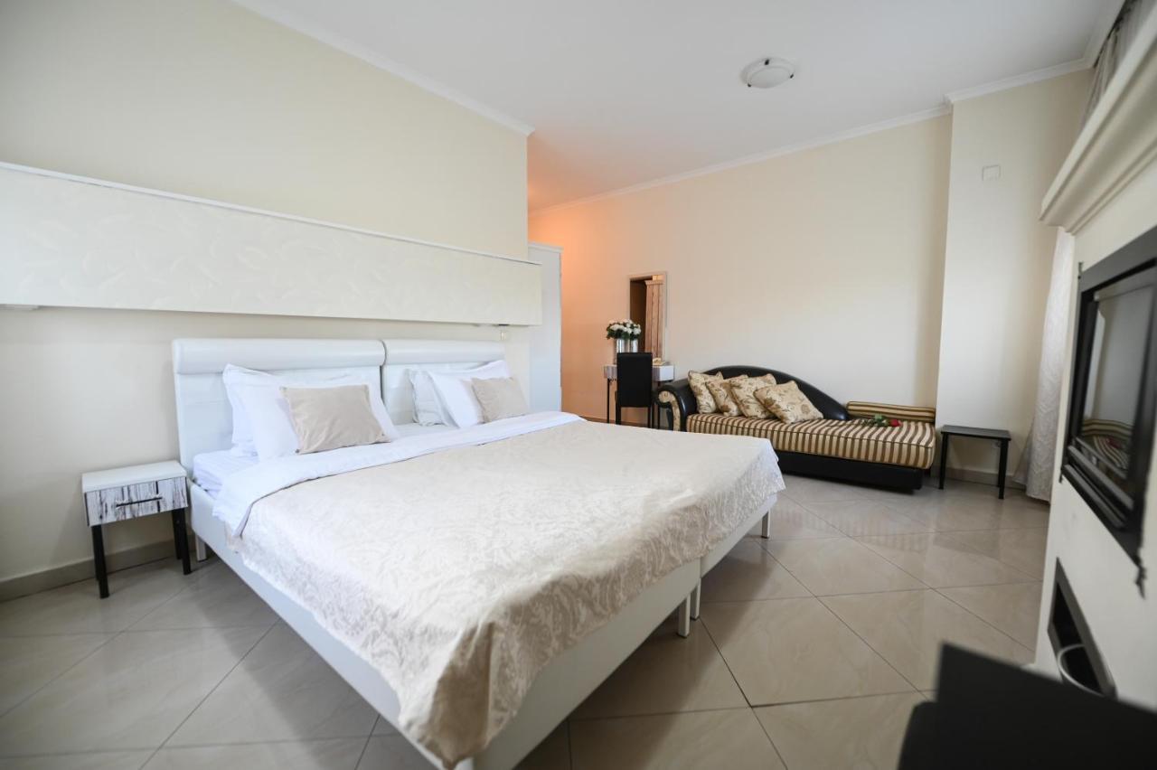 Garni Hotel Dash โนวีซาด ภายนอก รูปภาพ