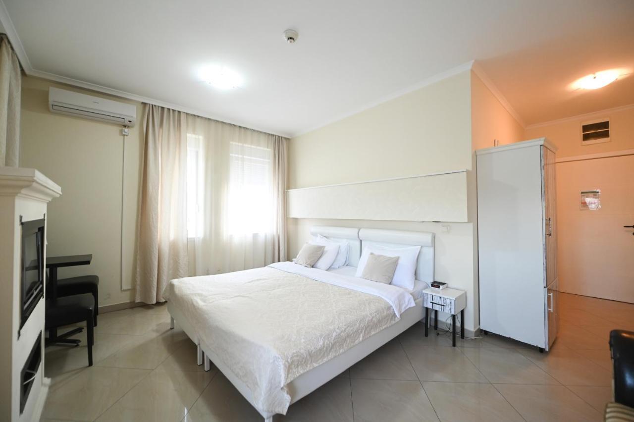 Garni Hotel Dash โนวีซาด ภายนอก รูปภาพ