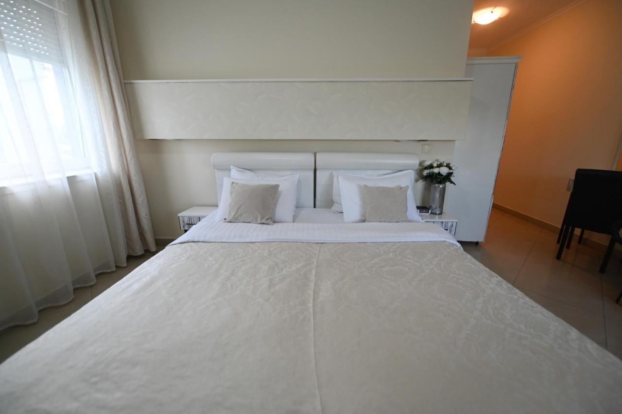 Garni Hotel Dash โนวีซาด ภายนอก รูปภาพ