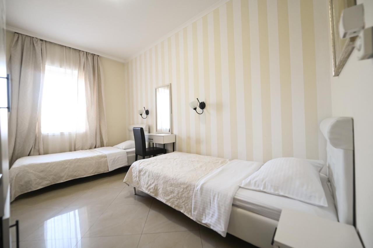 Garni Hotel Dash โนวีซาด ภายนอก รูปภาพ