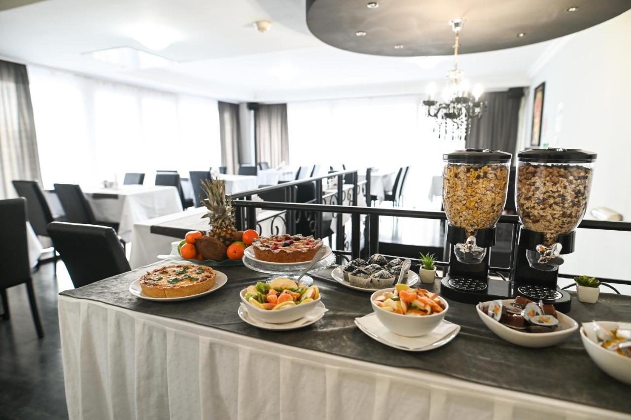 Garni Hotel Dash โนวีซาด ภายนอก รูปภาพ