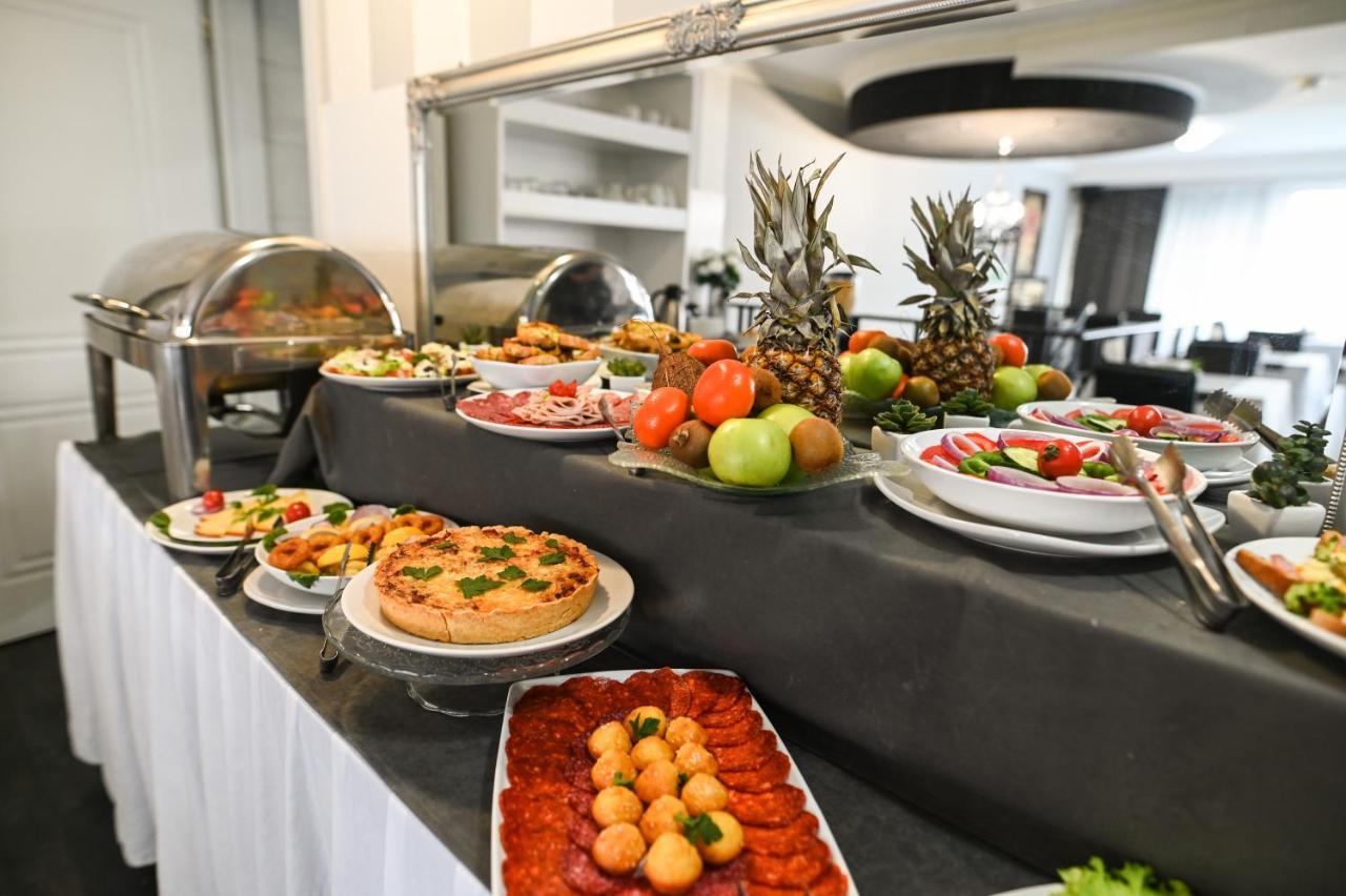 Garni Hotel Dash โนวีซาด ภายนอก รูปภาพ