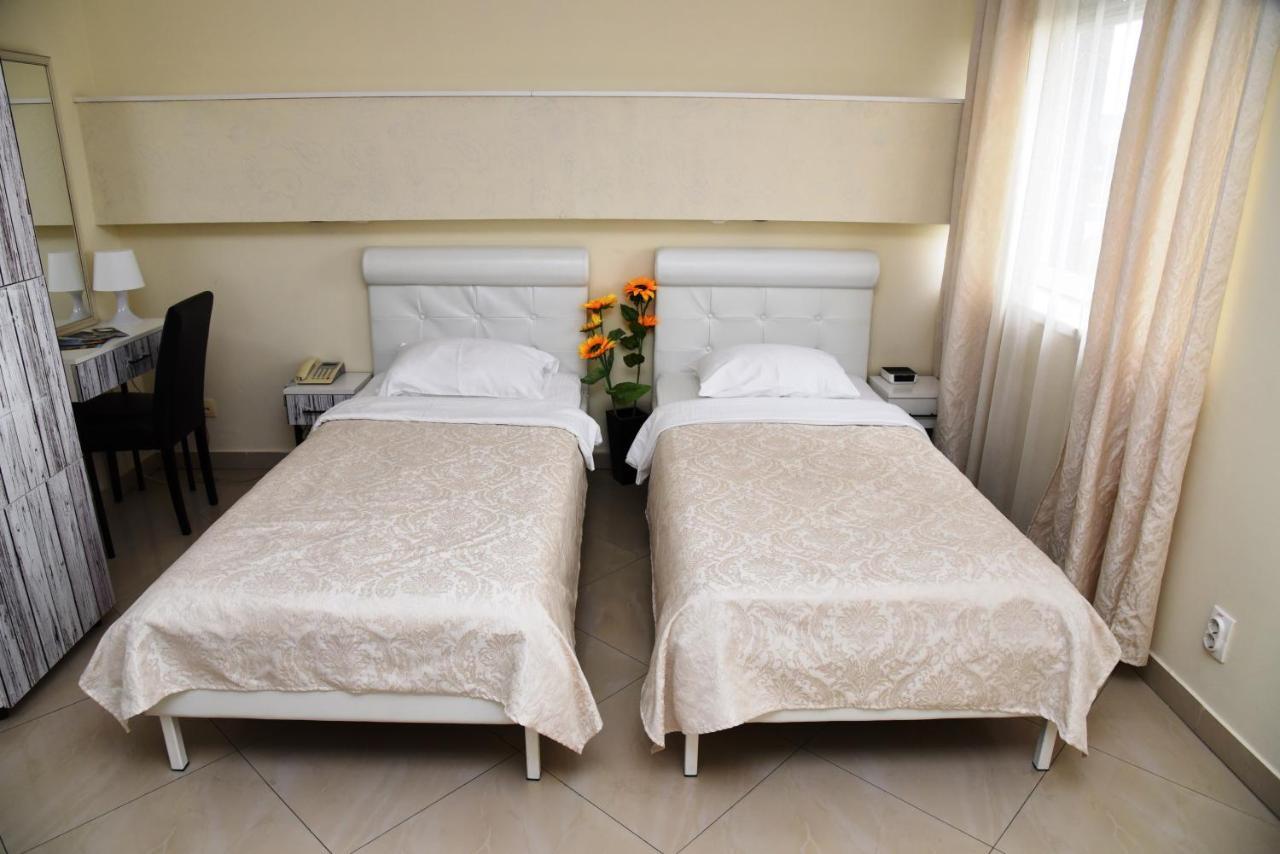 Garni Hotel Dash โนวีซาด ภายนอก รูปภาพ