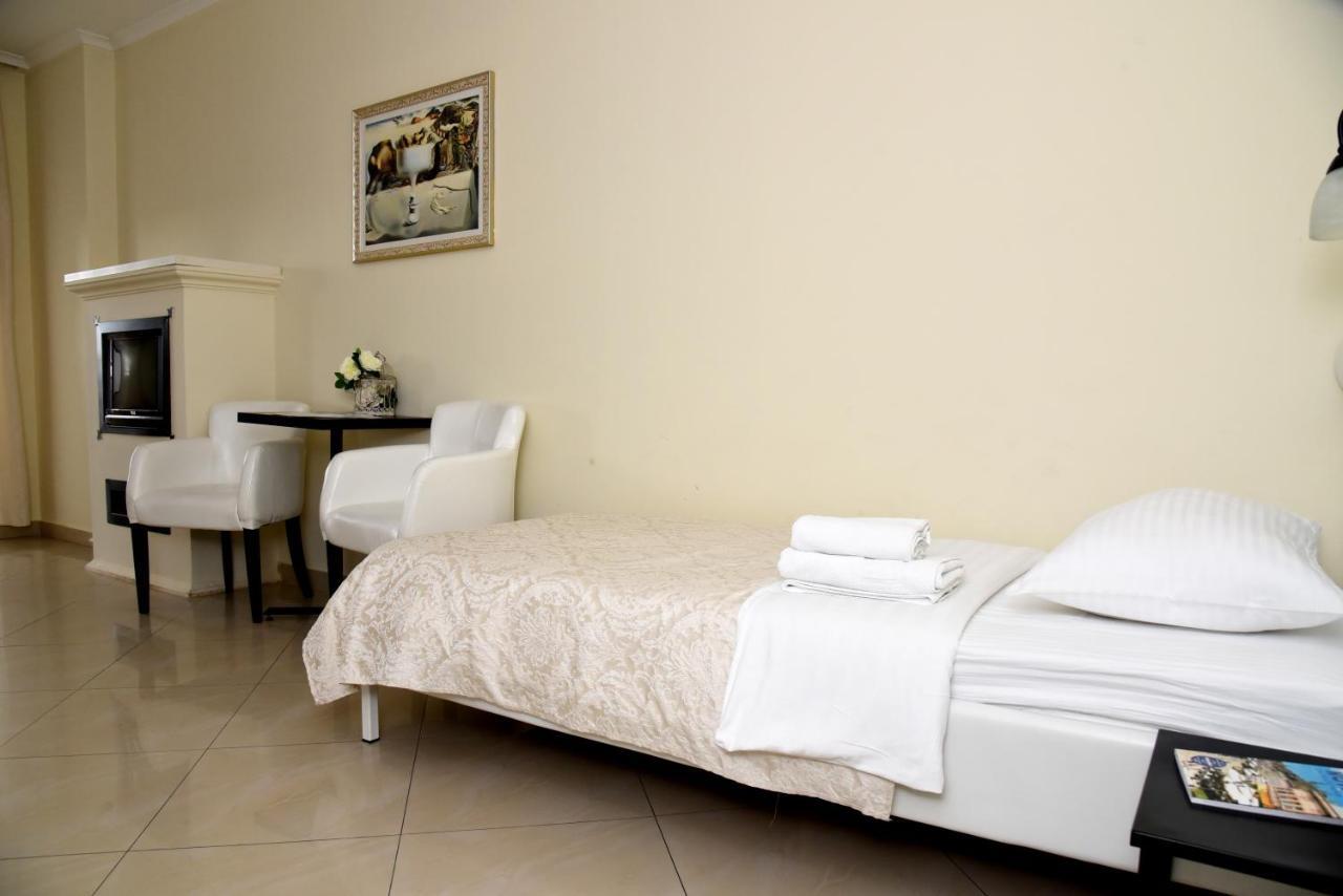 Garni Hotel Dash โนวีซาด ภายนอก รูปภาพ