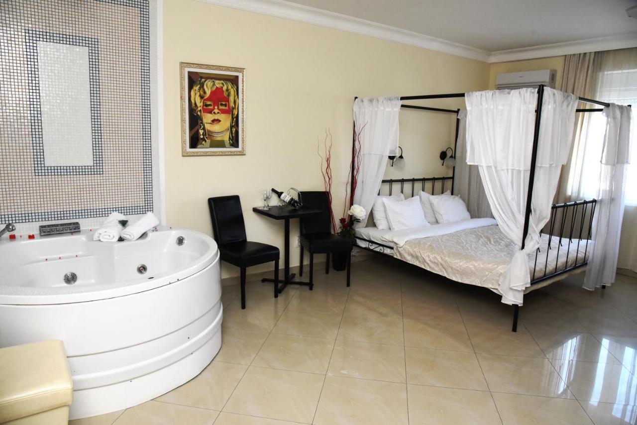 Garni Hotel Dash โนวีซาด ภายนอก รูปภาพ