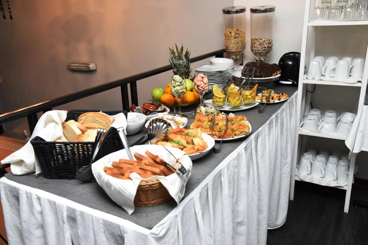 Garni Hotel Dash โนวีซาด ภายนอก รูปภาพ